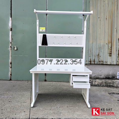Bàn thao tác 120×60 cm màu trắng có đèn và ngăn kéo, ảnh mẫu xưởng đã làm