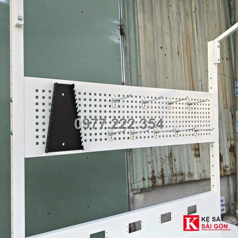 Bàn thao tác 120×60 cm màu trắng có đèn và ngăn kéo, ảnh mẫu xưởng đã làm