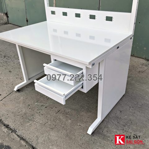 Bàn thao tác 120×60 cm màu trắng có đèn và ngăn kéo, ảnh mẫu xưởng đã làm