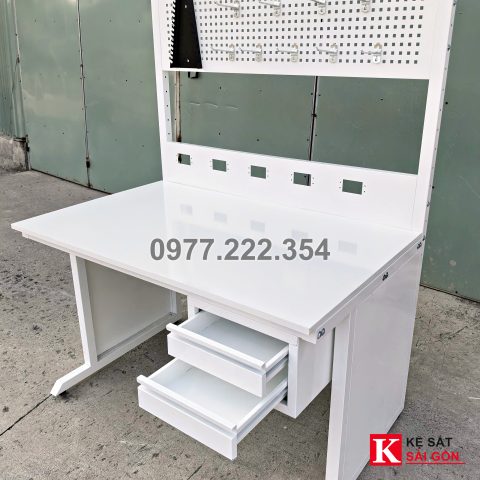 Bàn thao tác 120×60 cm màu trắng có đèn và ngăn kéo, ảnh mẫu xưởng đã làm