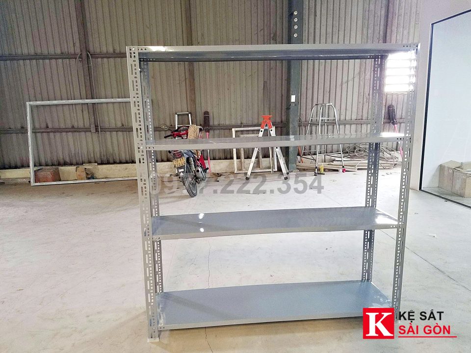 Kệ sắt V lỗ xám lắp trong phòng, tầng chỉnh theo đồ để, ảnh thực tế
