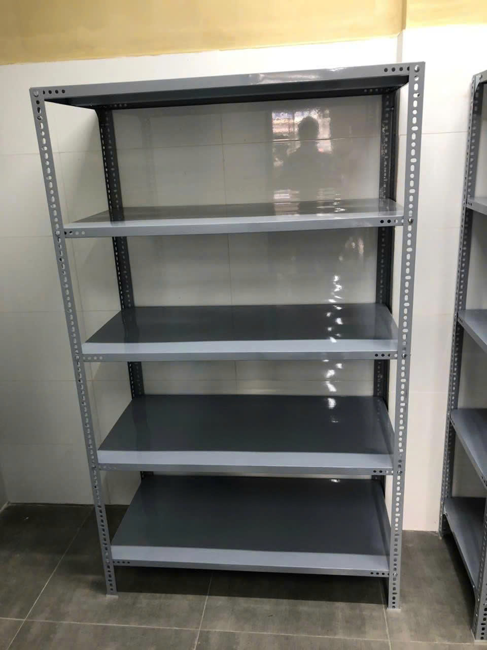 Kệ sắt V lỗ