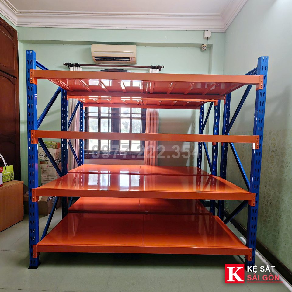 Kệ trung tải dài 150 cm 4 tầng khung xanh, mâm cam, ảnh thực tế