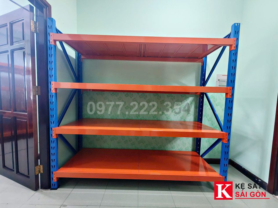 Kệ trung tải dài 200 cm 4 tầng khung xanh, mâm cam, ảnh thực tế