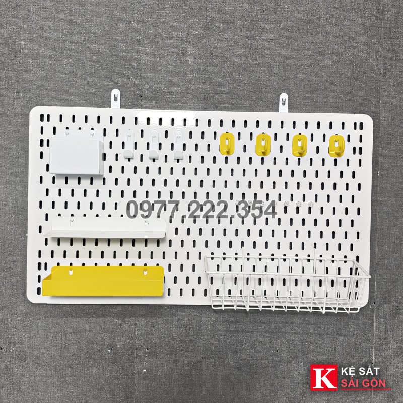 Ảnh thực tế tấm pegboard lỗ dọc