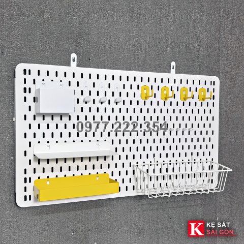 Ảnh thực tế tấm pegboard lỗ dọc – ảnh 3