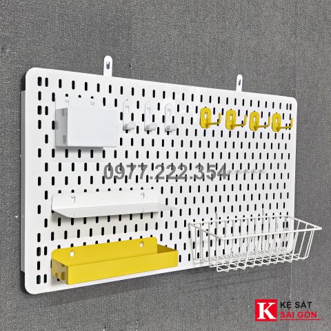 Ảnh thực tế tấm pegboard lỗ dọc – ảnh 4