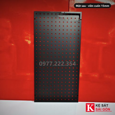 Nhìn mặt sau tấm tôn lỗ 60×30cm, viền cuốn 15mm