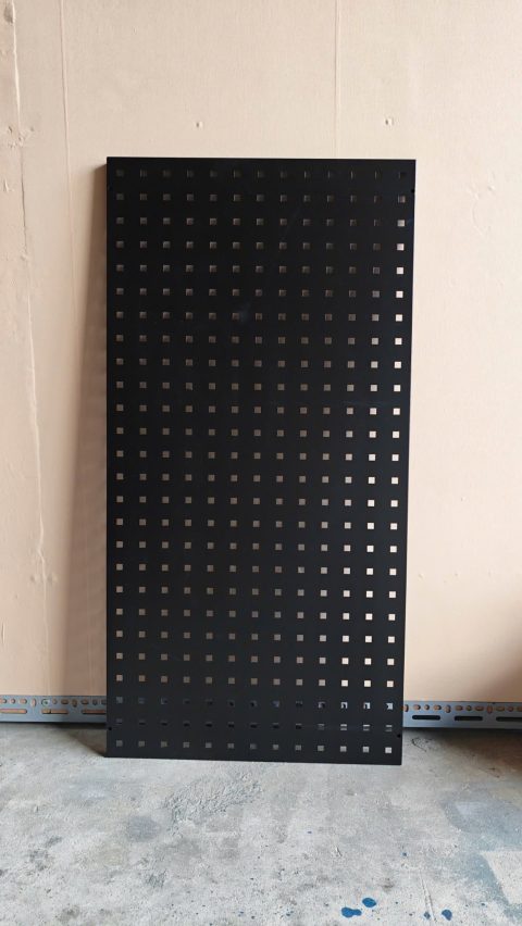 Bảng pegboard lỗ vuông 100cm x 50cm, màu đen hoặc trắng