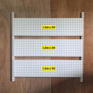Tấm tôn lỗ gài thanh ray – 120cm x 30 – lỗ 0.8li