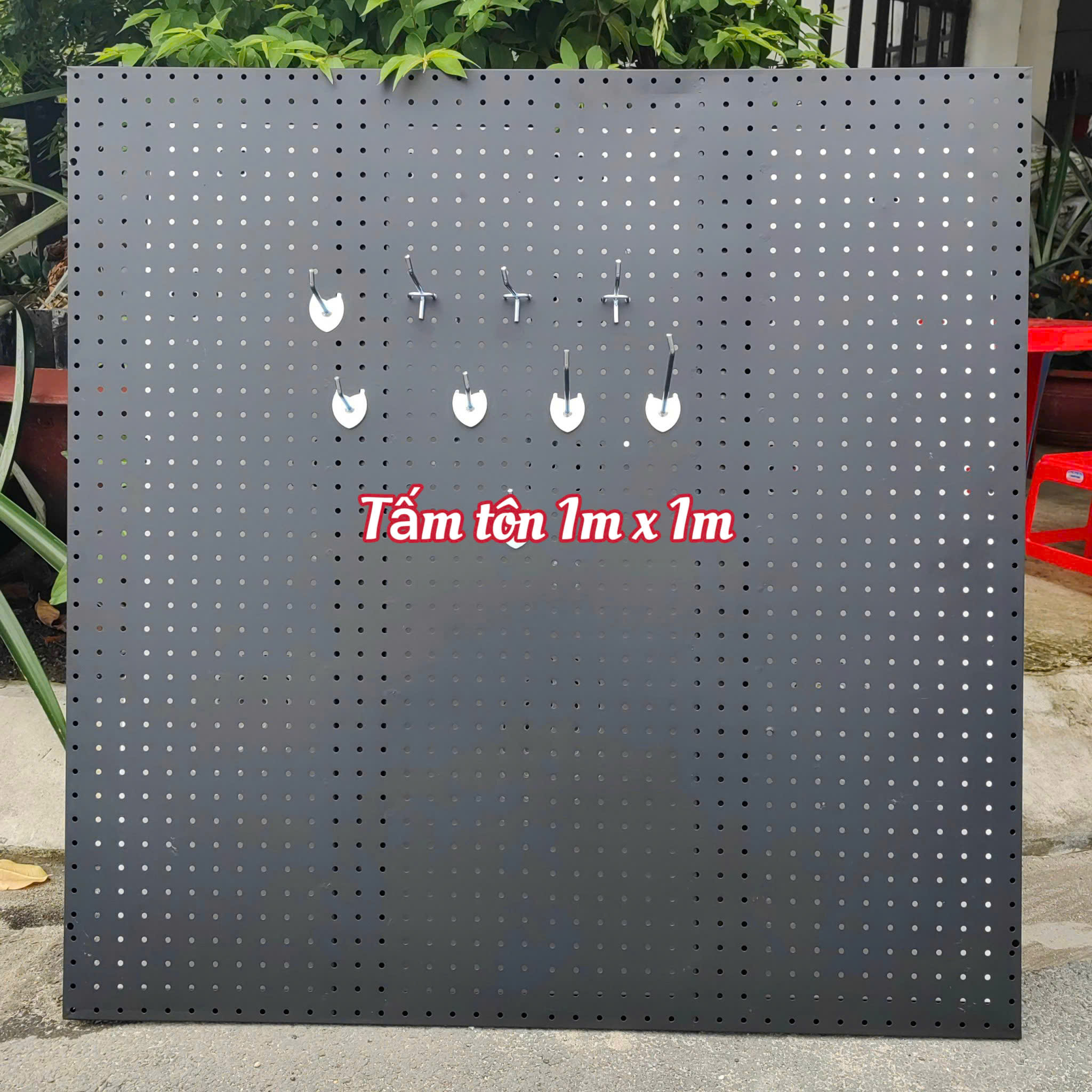 Tấm tôn lỗ treo đồ nghề