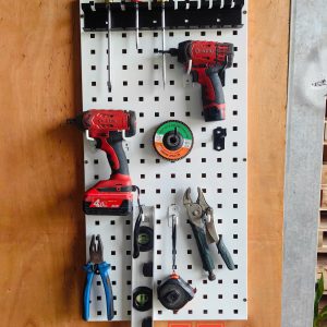 Bảng Pegboard Lỗ Vuông Treo Đồ Nghề – Sắp Xếp Dụng Cụ Cơ Khí Gọn Gàng & Chuyên Nghiệp