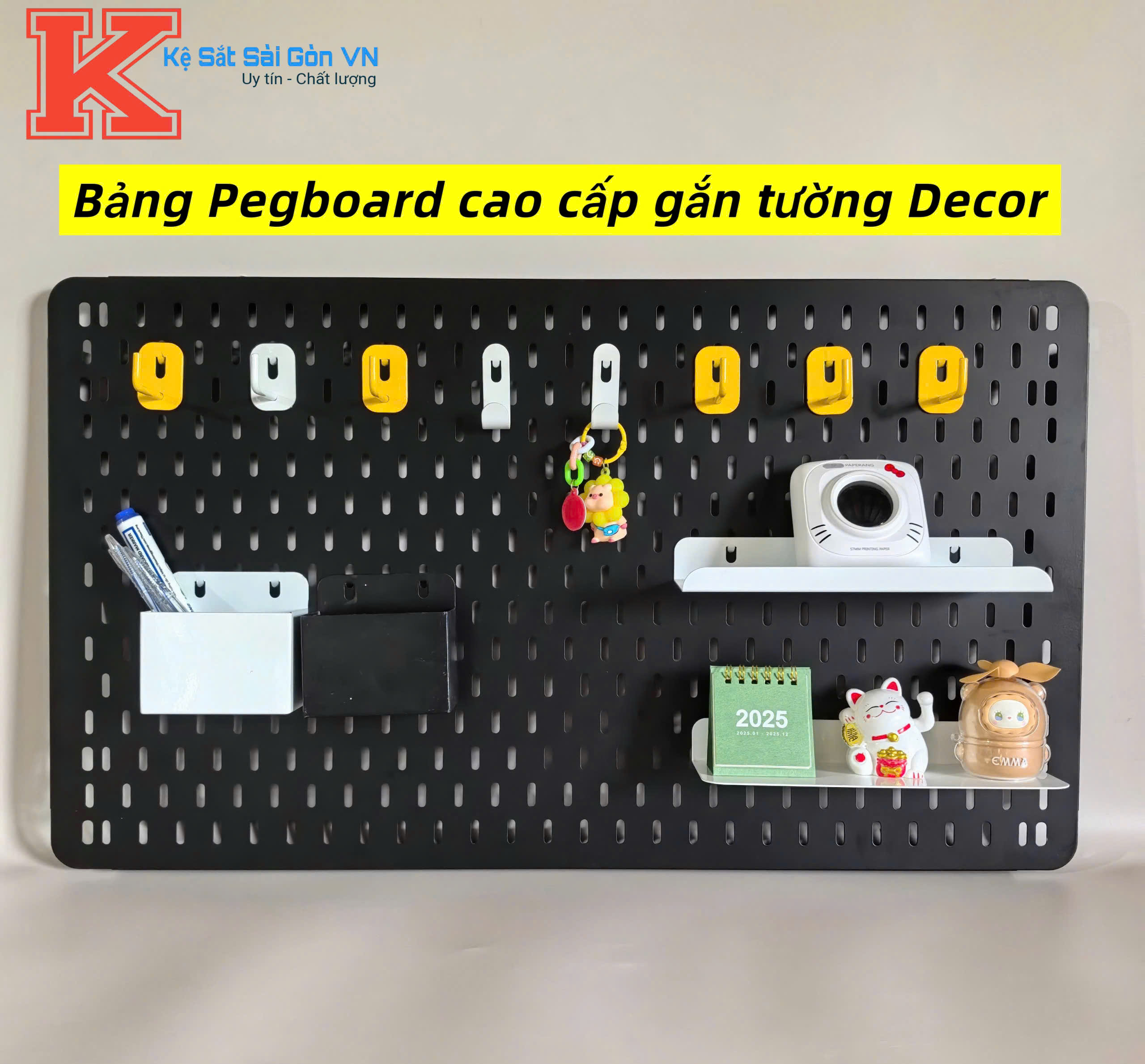 Bảng pegboard lỗ dọc gắn tường decor phòng