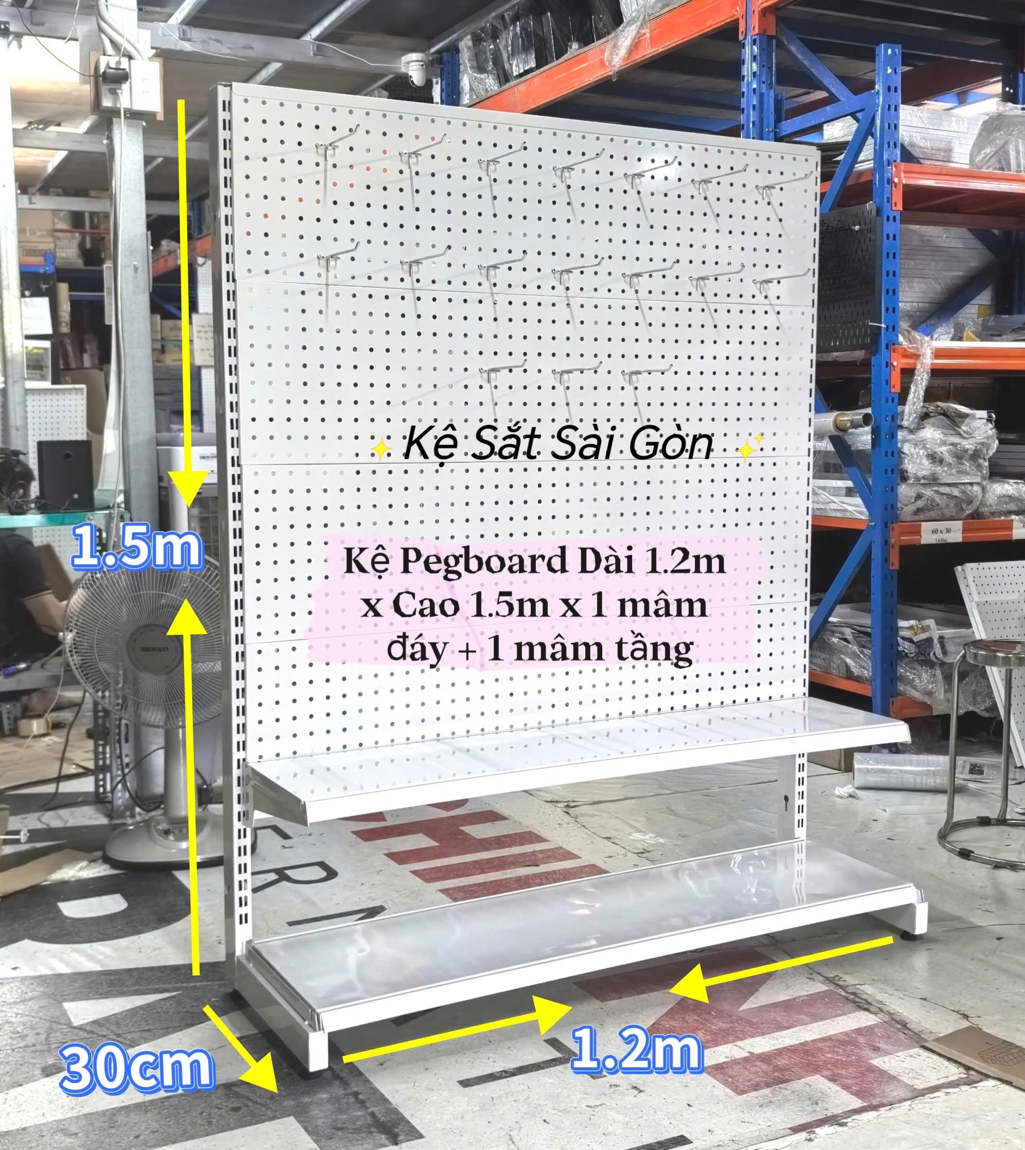 Bảng pegboard hệ lỗ 8li kệ pegboard treo phụ kiện trưng bày shop – kệ treo đồ